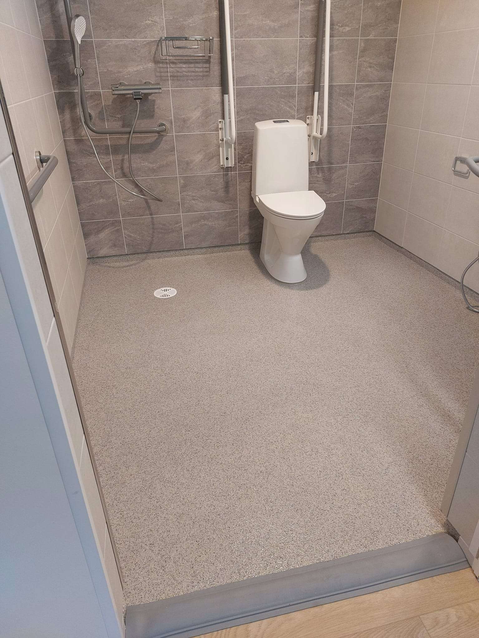 Ruiskumassalattia kohteessa 1